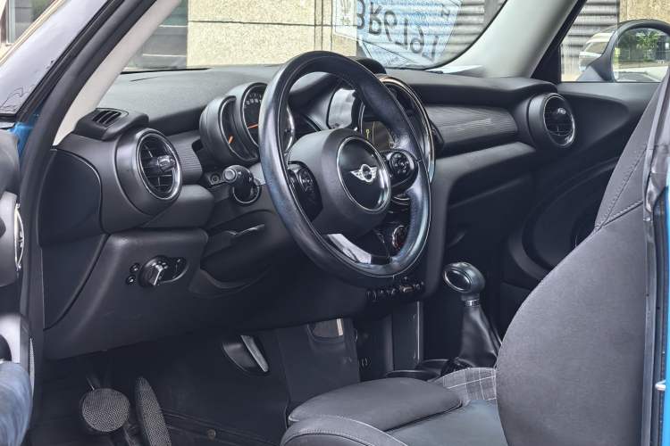 Used MINI 2014 1.5T COOPER Excitement Interior 1