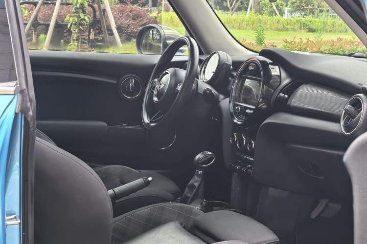 Used MINI 2014 1.5T COOPER Excitement Interior 3