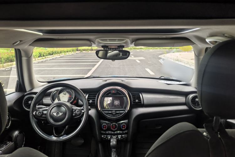 Used MINI 2014 1.5T COOPER Excitement Interior 4