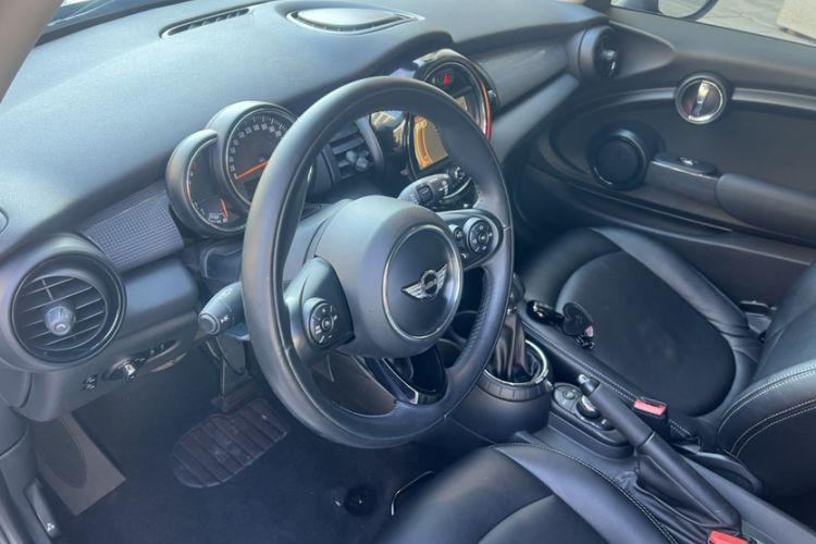Used MINI 2014 1.5T COOPER Fun Interior 5