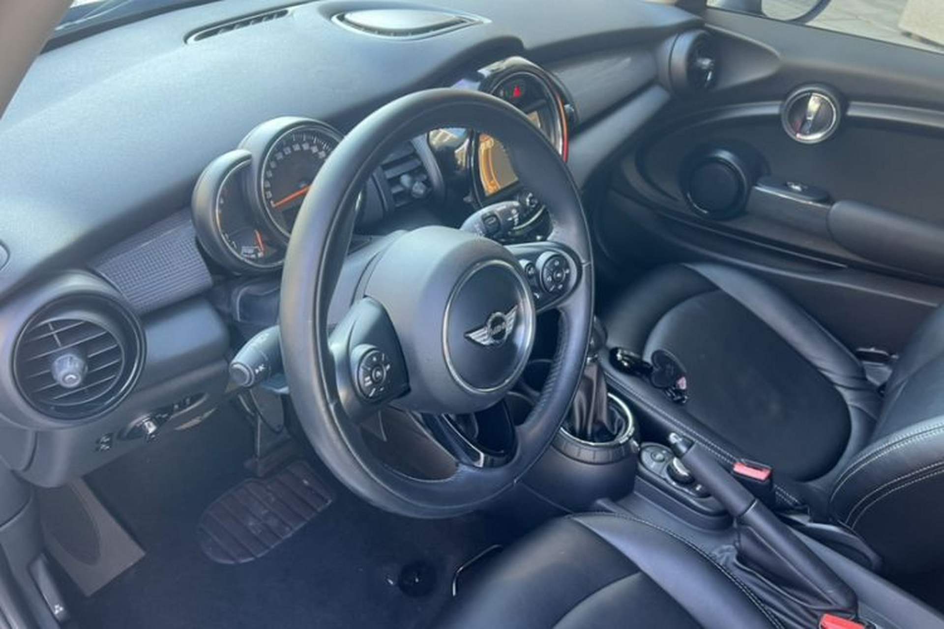Used MINI 2014 1.5T COOPER Fun Interior 5