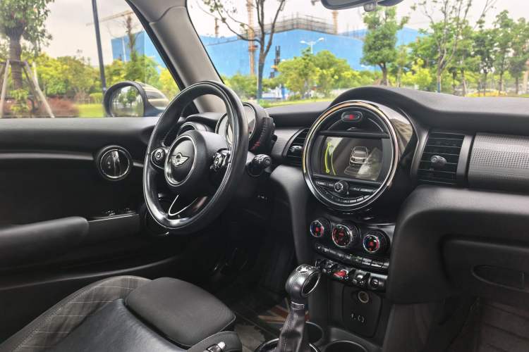 Used MINI 2014 1.5T COOPER Excitement Interior 5