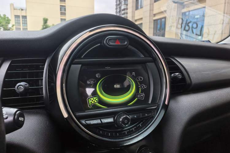 Used MINI 2014 1.5T COOPER Excitement Interior 8