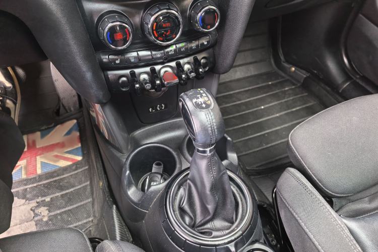 Used MINI 2014 1.5T COOPER Excitement Interior 9
