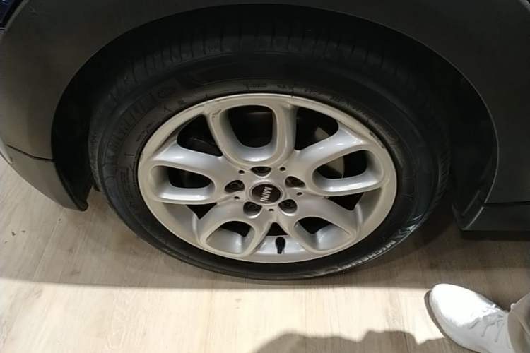 Used MINI 2014 1.5T COOPER Fun Left Front Wheel Hub
