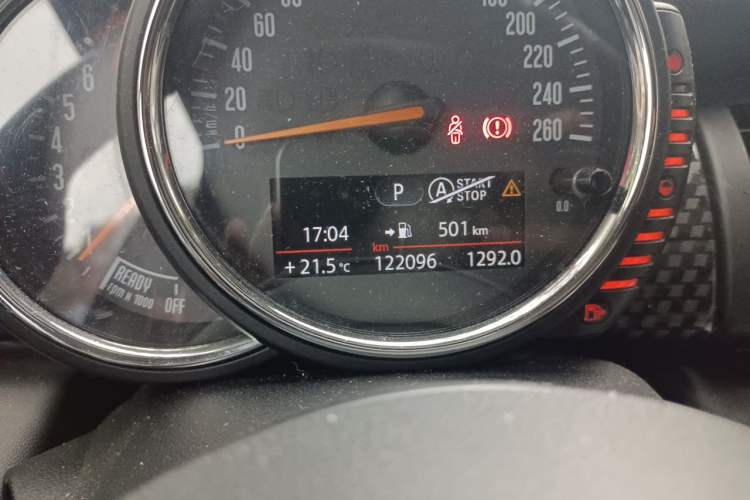 Used MINI 2014 2.0T COOPER S Fun Odometer Close Up