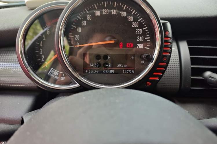 Used MINI 2014 1.5T COOPER Excitement Odometer Close Up