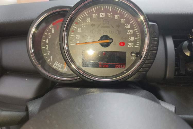 Used MINI 2014 1.2T ONE+ Odometer Close Up