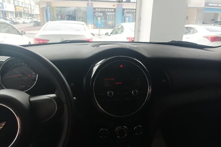 Used MINI 2014 1.2T ONE Center Console