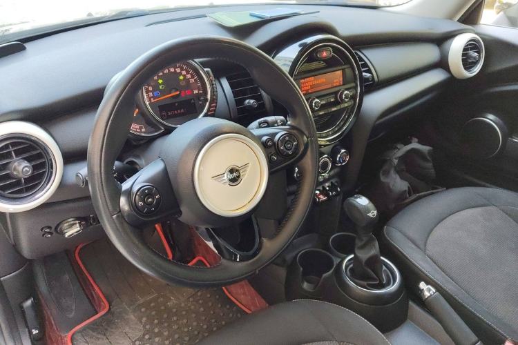 Used MINI 2014 1.2T ONE+ Center Console