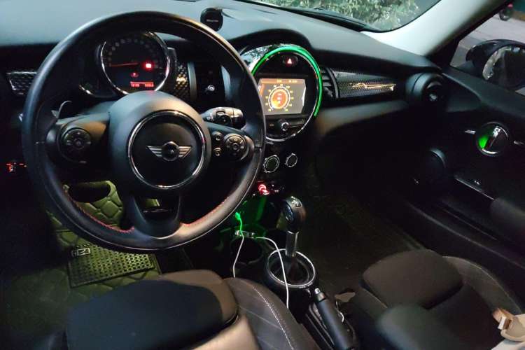 Used MINI 2014 2.0T COOPER S Fun Center Console