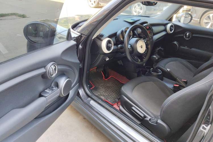Used MINI 2014 1.2T ONE+ Driver Seat