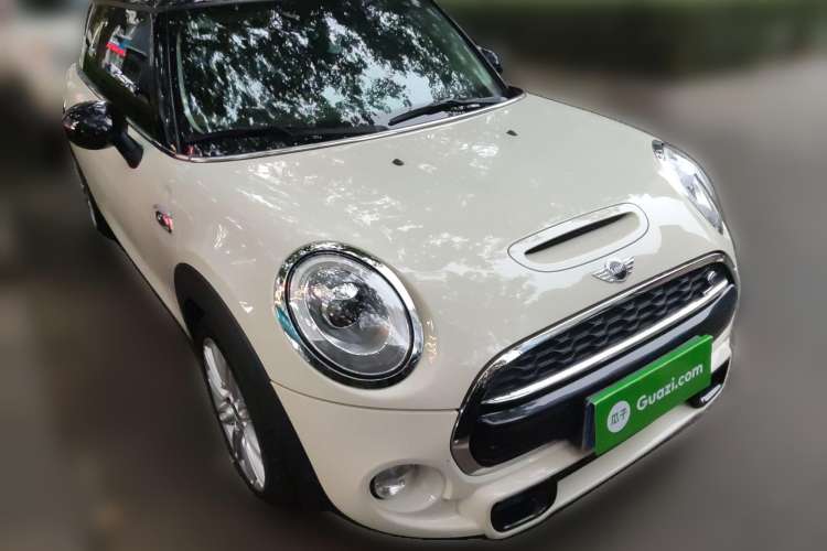 Used MINI 2014 2.0T COOPER S Fun Front Right 45 Deg