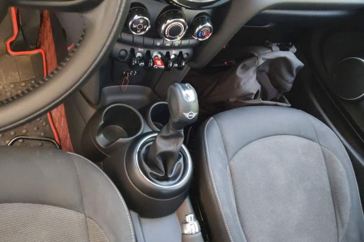 Used MINI 2014 1.2T ONE+ Gear Lever
