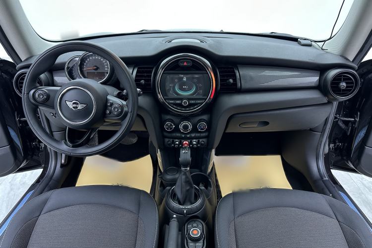 Used MINI 2014 1.5T COOPER Fun Interior 1