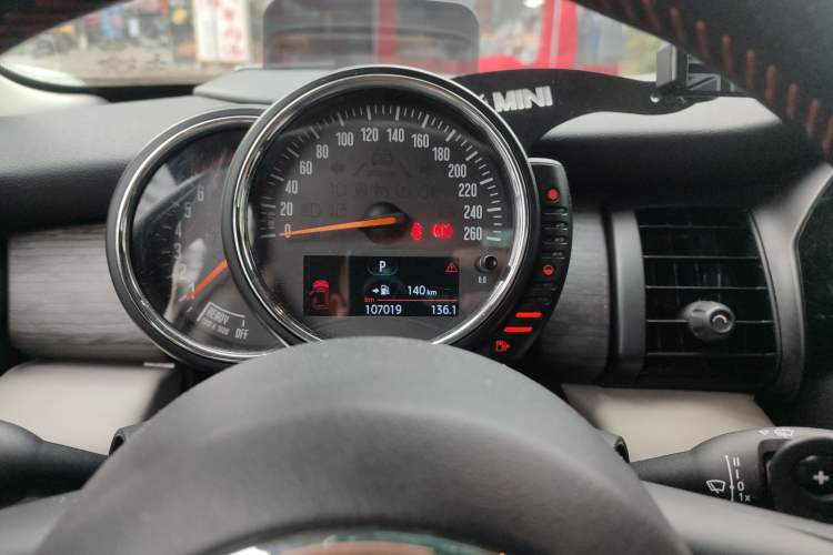 Used MINI 2014 2.0T COOPER S Excitement Odometer Close Up