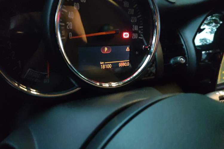 Used MINI 2014 2.0T COOPER S Fun Odometer Close Up