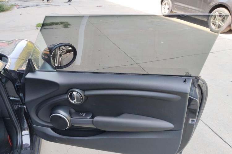 Used MINI 2014 1.2T ONE+ Right Front Door Interior