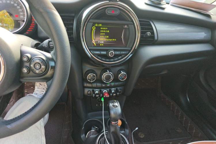 Used MINI 2014 1.5T COOPER Fun Audio And AC Panel
