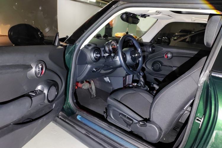 Used MINI 2014 1.5T COOPER Fun Driver Seat