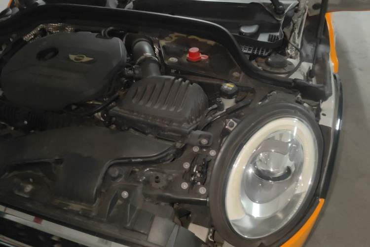 Used MINI 2014 2.0T COOPER S Excitement Engine Bay Left