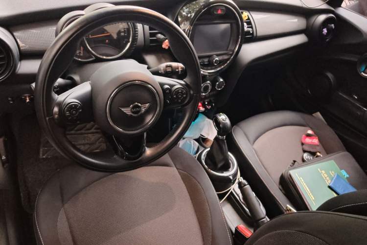 Used MINI 2014 1.5T COOPER Fun Interior 2