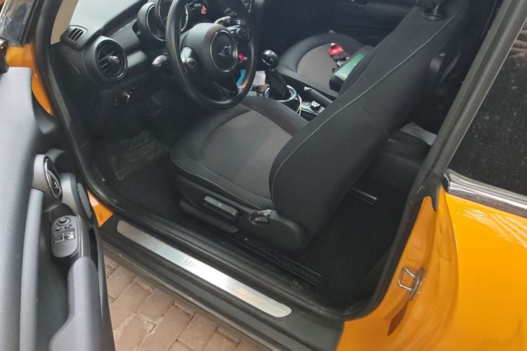 Used MINI 2014 1.5T COOPER Fun Interior 3