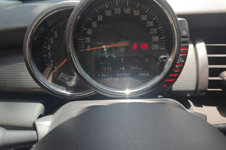 Used MINI 2014 1.5T COOPER Fun Odometer Close Up
