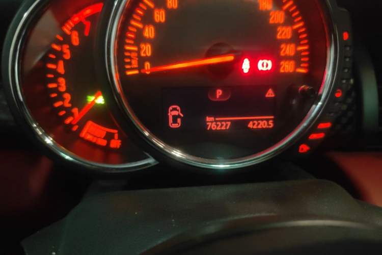Used MINI 2014 2.0T COOPER S Excitement Odometer Close Up