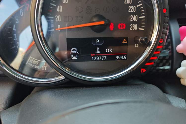 Used MINI 2014 2.0T COOPER S Excitement Odometer Close Up