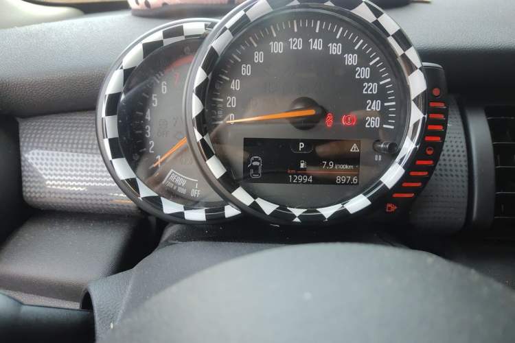 Used MINI 2014 1.5T COOPER Excitement Odometer Close Up