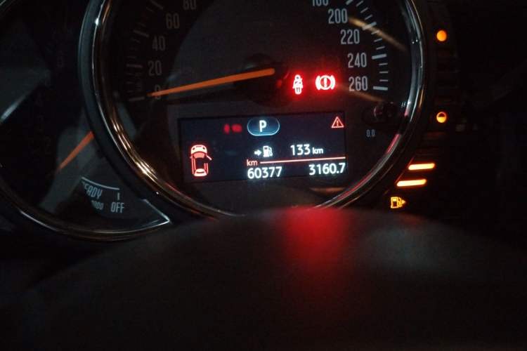 Used MINI 2014 2.0T COOPER S Fun Odometer Close Up