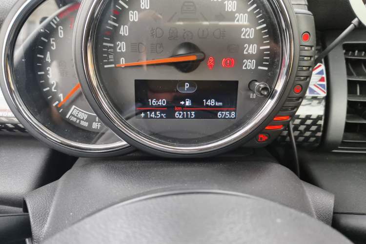 Used MINI 2014 2.0T COOPER S Excitement Odometer Close Up