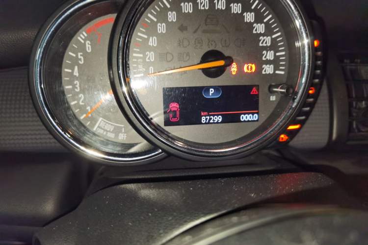 Used MINI 2014 1.5T COOPER Fun Odometer Close Up