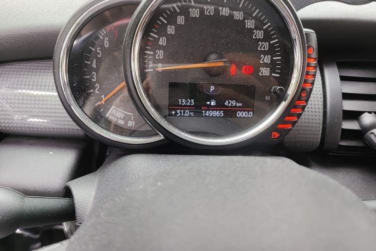 Used MINI 2014 1.5T COOPER Excitement Odometer Close Up