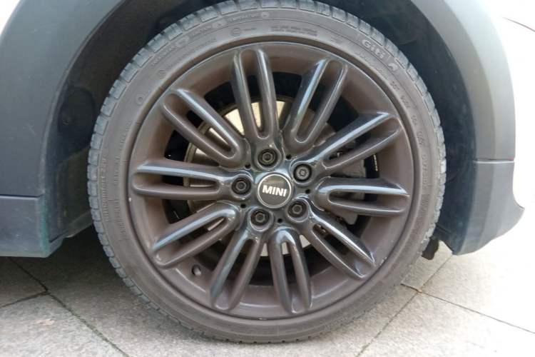 Used MINI 2014 2.0T COOPER S Fun Right Front Wheel Hub