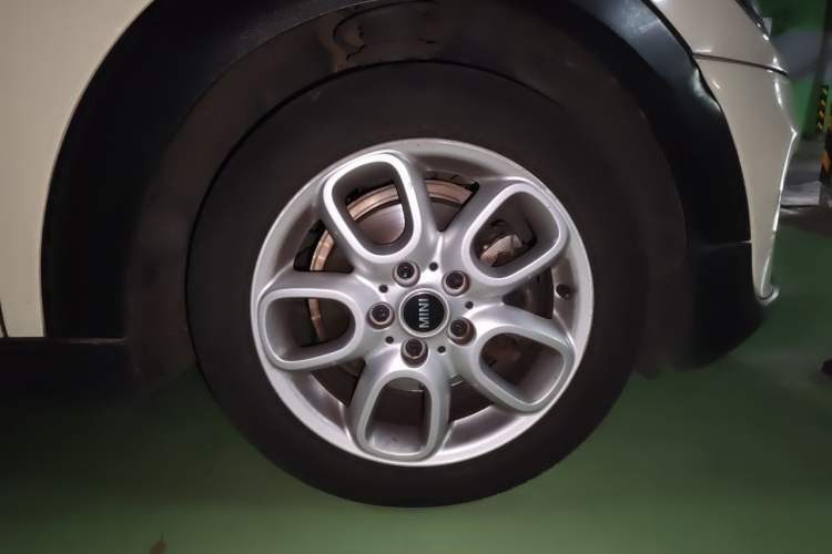 Used MINI 2014 1.5T COOPER Fun Right Front Wheel Hub