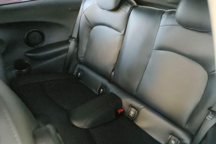 Used MINI 2014 1.5T COOPER Fun Interior 1