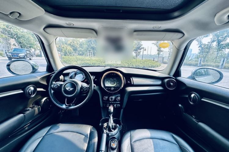 Used MINI 2014 1.5T COOPER Fun Interior 3