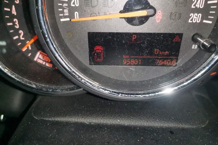 Used MINI 2014 2.0T COOPER S Fun Odometer Close Up