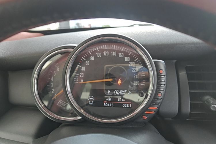Used MINI 2014 1.2T ONE+ Odometer Close Up