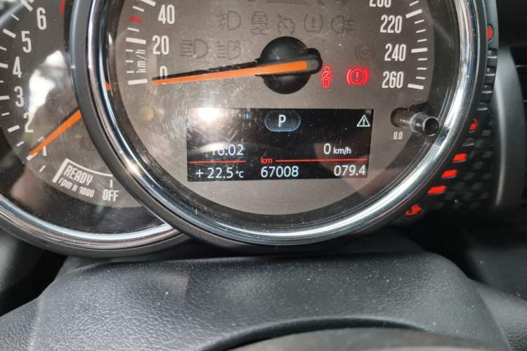 Used MINI 2014 2.0T COOPER S Fun Odometer Close Up