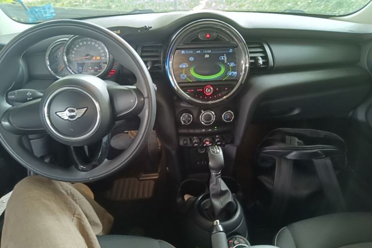 Used MINI 2014 1.2T ONE Center Console