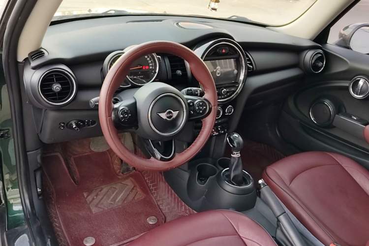 Used MINI 2014 1.2T ONE+ Center Console