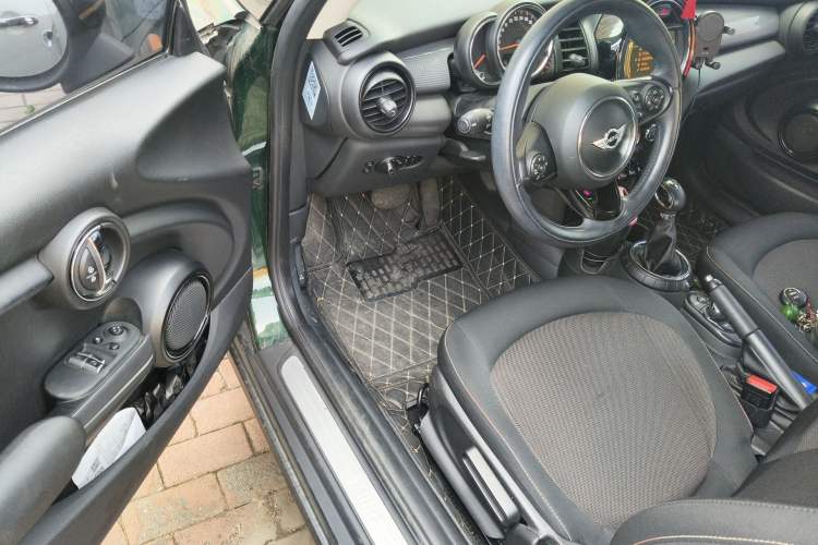 Used MINI 2014 1.5T COOPER Fun Driver Seat