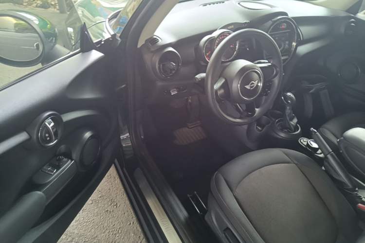 Used MINI 2014 1.2T ONE Driver Seat
