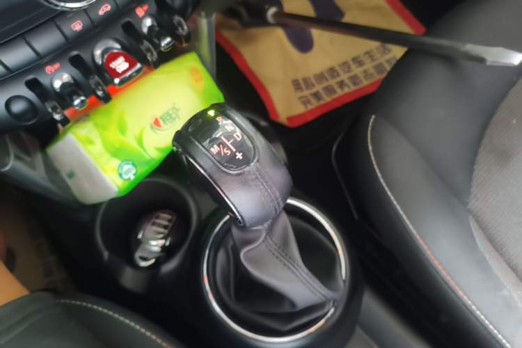 Used MINI 2014 1.2T ONE+ Gear Lever