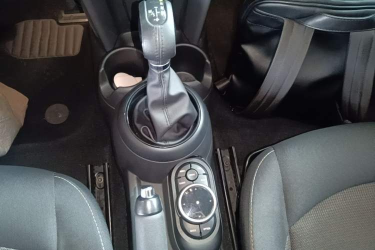 Used MINI 2014 1.2T ONE Gear Lever