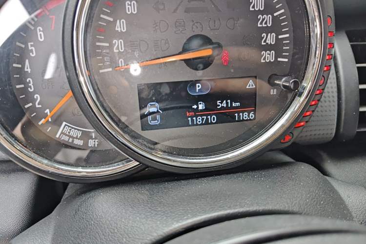 Used MINI 2014 1.5T COOPER Excitement Odometer Close Up