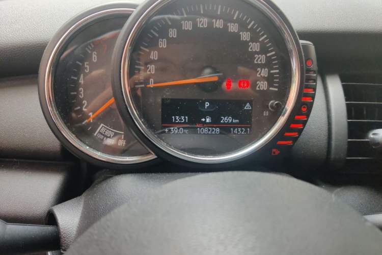 Used MINI 2014 1.2T ONE+ Odometer Close Up